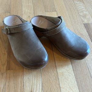 Dansko Berry Mushroom Burnished Mule, size 38